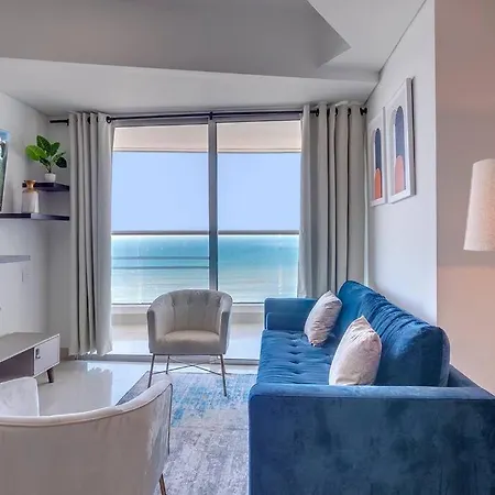Moderno En Frente De La Playa. Apartamento