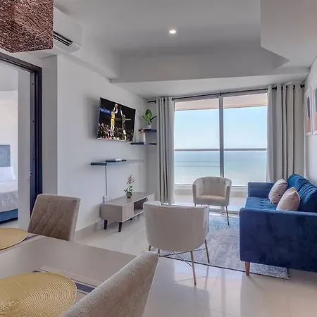 Apartamento Moderno En Frente De La Playa. Cartagena