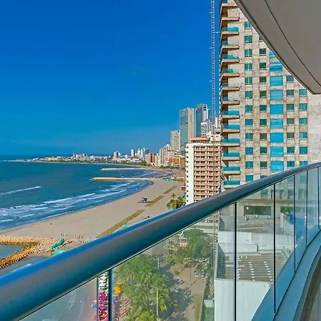 Moderno En Frente De La Playa. Apartamento *