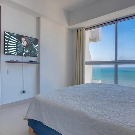 Moderno En Frente De La Playa. Apartamento
