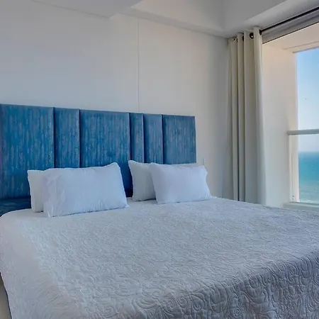 Apartamento Moderno En Frente De La Playa. *