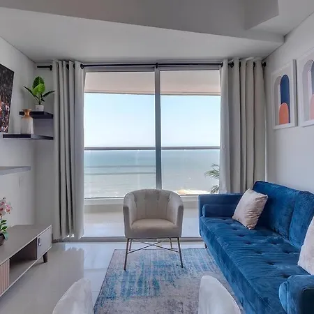 Moderno En Frente De La Playa. *