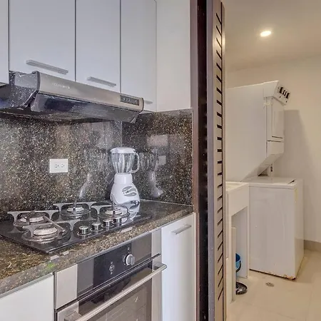 Apartamento Moderno En Frente De La Playa. Cartagena