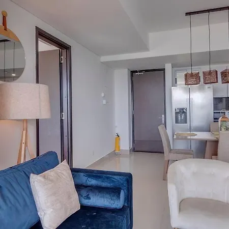 Apartamento Moderno En Frente De La Playa. Cartagena