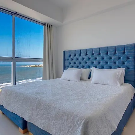 Moderno En Frente De La Playa. Apartamento