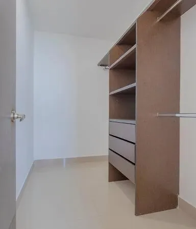 Moderno En Frente De La Playa. Apartamento Cartagena