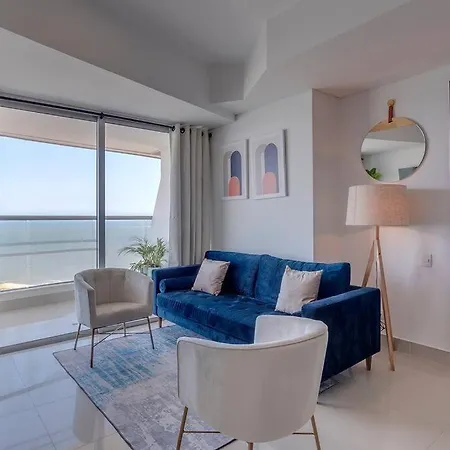 Moderno En Frente De La Playa.