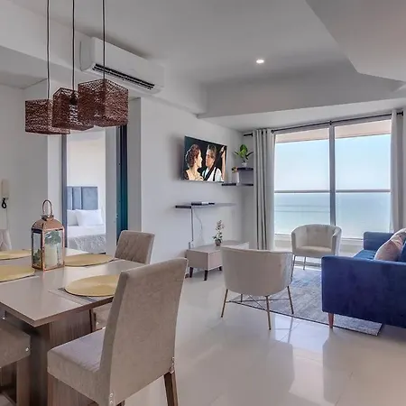 Apartamento Moderno En Frente De La Playa.